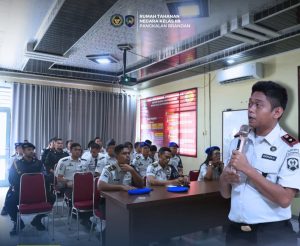 Karutan Kelas IIB Pangkalan Brandan, Akmalun Ikhsan, memimpin Rapat Dinas Pelaksanaan Pengamanan dan Pelayanan Hari Raya Idul Fitri 1447 H.
