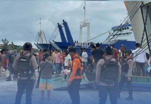 Personel Kompi 4 Batalyon C Satuan Brimob Polda Sumatera Utara melaksanakan patroli intensif di kawasan strategis Pelabuhan Kota Gunungsitoli.