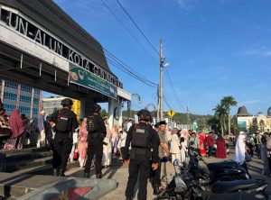 Personel Kompi 4 Batalyon C Satuan Brimob Polda Sumatera Utara melaksanakan patroli pengamanan Salat Idulfitri 1447 H di Lapangan Alun-Alun Kota Gunungsitoli.
