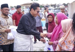 Wakil Ketua DPRD Medan Hadi Suhendra, bersama Wali Kota Medan, Rico Waas menghadiri Pembukaan Pasar Murah Pemko Medan menyambut Bulan Suci Ramadan.