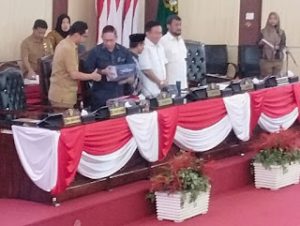 Wali Kota Medan, Rico Waas sampaikan tanggapan atas Ranperda Inisiatif DPRD Medan Tentang Perubahan Perda Kesehatan Kota Medan di Gedung DPRD Medan.