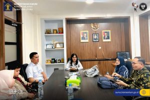 Kepala Divisi Pelayanan Hukum, Kortini J.M. Sihotang, bersama Tim Direktorat Jenderal Administrasi Hukum Umum (AHU), saat memimpin Evaluasi Layanan Bantuan Hukum.