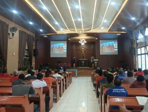 Warga Binaan Lapas Kelas I Medan beragama Kristen mengikuti Ibadah Online Jumat Agung yang dilaksanakan secara virtual melalui aplikasi Zoom bersama seluruh Lapas dan Rumah Tahanan Negara se-Indonesia.