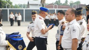Kakanwil Ditjenpas Sumut, Yudi Suseno, Bc.IP., S.Pd., M.Si., mengukuhkan pegawai Lapas Kelas I Medan, sebagai Pelaksana Operasi Kepatuhan Internal (SATOPS PATNAL).