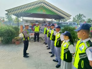 Satuan Lalu Lintas Polres Pelabuhan Belawan melaksanakan monitoring dan latihan Patroli Keamanan Sekolah (PKS) binaan di SMA Negeri 9 Medan.