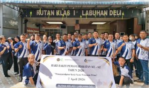Seluruh jajaran petugas Rutan Labuhan Deli foto bersama memperingati Hari Bakti Pemasyarakatan ke-62.