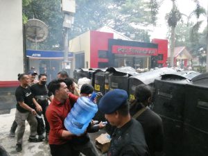 Polda Sumatera Utara menggelar simulasi Sistem Pengamanan Markas Komando (Sispam Mako).