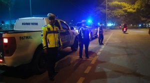 Polresta Deli Serdang meningkatkan Blue Light Patrol atau patroli malam dengan penggunaan lampu rotator biru.