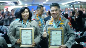 Kabid Humas Kombes Pol Dr. Ferry Walintukan, S.I.K., S.H., M.H., Humas Polda Sumut meraih dua penghargaan sebagai Juara I Zona B dalam penilaian kinerja oleh Divisi Humas Mabes Polri periode Januari–Maret 2026.