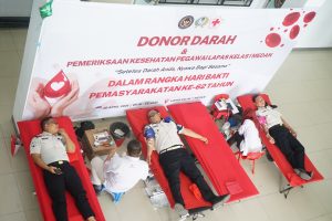 Pegawai Lembaga Pemasyarakatan Kelas I Medan donor darah dan pemeriksaan kesehatan, sebagai bentuk kepedulian sosial dan upaya menjaga kesehatan bersama.