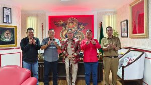 Ketua DPRD Kota Medan, Drs. Wong Chun Sen Tarigan, M.Pd.B, menerima kunjungan Anggota DPRD Kota Bekasi.