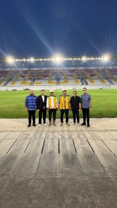 Staf khusus DPR RI, OK Fachru dan OK Fauzan bersama anggota DPRD kota Medan dari Partai NasDem, Afif Abdillah, meninjau progres pembangunan Stadion Teladan.