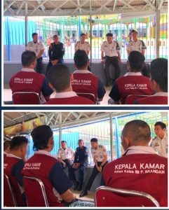 Kepala Kesatuan Pengamanan Rutan (Ka. KPR) Rutan Kelas IIB Pangkalan Brandan, Theo Kristian Sitompul, bersama jajaran pengamanan melaksanakan perkenalan dan pengarahan kepada warga binaan.