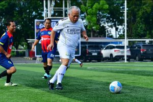 Foto : Kajatisu Dr Harli Siregar turut bergabung dengan Tim Kejatisu menghadapi Tim Mahasiswa Kelompok Cipayung Plus bergabung dengan KNPI Sumut. Bertempat di Lapangan Mini Soccer Jalan Ngumban Surbakti, Medan, Jumat (10/4/2026) pagi.(BM-red).