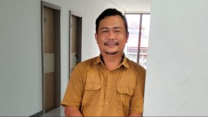 Foto : Sekretaris Forwaka Gunungsitoli, Haogo Zega, menegaskan bahwa pertemuan yang berlangsung di Resto Janji Jiwa, Senin (13 April 2026) bersama Kajari Firman Halawa dan Kasi Intel Yaatulo Hulu bukan konferensi pers, melainkan membahas rencana pelantikan Forwaka Gunungsitoli. (BM-red).