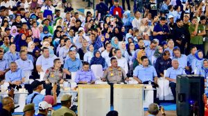 Gubernur dan Wakil Gubernur Sumut, Kapolda Sumut, Wakapolda, para Bupati/Wali Kota, unsur Forkopimda, serta pejabat utama Polda Sumut, menghadiri peringatan Hari Buruh Internasional (May Day) 2026 di Gedung Serbaguna Provsu/Astaka Pancing.