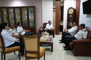 Kepala Kantor Wilayah Direktorat Jenderal Imigrasi Sumatera Utara, Parlindungan, melakukan pertemuan ke Kantor Wilayah Direktorat Jenderal Kekayaan Negara Sumatera Utara.