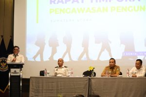 Kepala Kantor Wilayah Direktorat Jenderal Imigrasi Sumatera Utara, Parlindungan, saat memberikan kata sambutan pada Rapat Tim Pengawasan Orang Asing (TIMPORA) Tingkat Provinsi Sumatera Utara Tahun 2026.