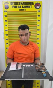 Brendi Sembiring alias Bren (39) beserta barang bukti.