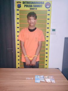 SAS alias Piyot (19) diamankan petugas setelah diduga terlibat dalam aktivitas peredaran sabu di kawasan Jalan Satria, Gang Lestari, Kecamatan Deli Tua.