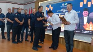 Kepala Lapas Kelas I Medan, Fonika Affandi, memberikan Remisi Khusus (RK) Waisak Tahun 2026 kepada perwakilan Warga Binaan Pemasyarakatan (WBP) beragama Buddha.