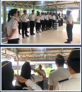 Kepala Rutan Kelas IIB Pangkalan Brandan, Akmalun Ikhsan, memimpin apel pagi.
