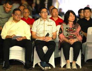 Ketua DPRD Medan, Wong Chun Sen bersama Anggota DPRD, Agus Setiawan dan Lily menghadiri acara Peringatan Hari Raya Waisak.
