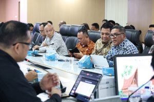 Kepala Kantor Wilayah Direktorat Jenderal Imigrasi Sumatera Utara, Dr. Parlindungan, S.H., M.H., saat mengikuti rapat final persiapan penyelenggaraan ajang internasional Trail of The Kings (TOTK) 2026 di Kantor Gubernur Sumatera Utara.