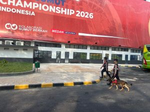Tim Unit Polsatwa K-9 Dit Samapta Polda Sumut, melaksanakan patroli serta pengawasan di sejumlah titik strategis stadion.