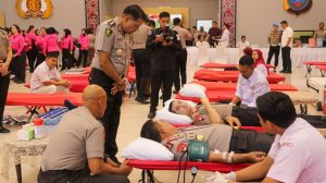 Kapolda Sumut Irjen Pol. Whisnu Hermawan Februanto dan Wakapolda Sumut, turut berpartisipasi sebagai pendonor darah.