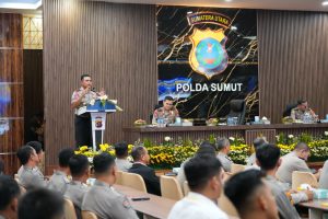 Kapolda Sumut, Irjen Pol. Whisnu Hermawan Februanto, S.I.K., M.H. saat memberikan arahan dalam Rakernis Bidang Humas Polda Sumut T.A. 2026.