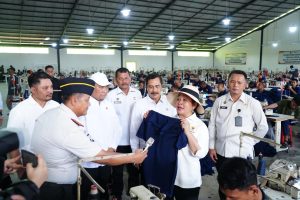 Ketua Komisi IV DPR RI, Titiek Soeharto, melakukan kunjungan kerja ke Nusakambangan, Sabtu (20/6), didampingi Menteri Imigrasi dan Pemasyarakatan (Menimipas), Agus Andrianto.