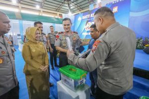 Wakapolda Sumut, Brigjen Pol. Sonny Irawan, memimpin bakti sosial dan bakti kesehatan bagi masyarakat di Kabupaten Langkat.
