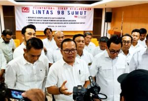 Aktivis yang tergabung dalam Lintas 98 Sumatera Utara bersama 98 Resolution Network.