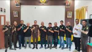 Foto : Kepala Kejaksaan Negeri (Kajari) Nias Selatan, Imam Fauzi, S.H. didampingi PJU menerima Audiensi Ketua FORWAKA Nias Selatan, Budi H. Gowasa beserta pengurus Kabupaten Nias Selatan. Bertempat di Ruang Rapat Kejari Nias Selatan, Jalan Diponegoro, Kelurahan Pasar Telukdalam, Selasa (9/6/2026). (BM-red).