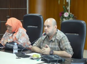 Ketua Pansus El Barino Shah didampingi Wakil Ketua Pansus, Hj Sri Rezeki membahas Manajemen Pajak dan Retribusi Daerah di Bapenda Medan.