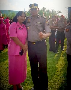 Kasubbid Penmas Polda Sumut, AKBP MT Pasaribu bersama  Istri Nyonya Lina Pasaribu.
