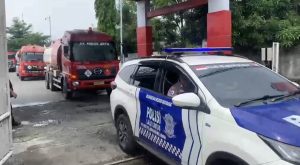 Puluhan mobil tangki BBM dari Fuel Terminal (FT) Medan Group menuju SPBU di Kota Medan, Deli Serdang, hingga Kabupaten Dairi, mendapat pengawalan dari personel Direktorat Lalu Lintas (Ditlantas) Polda Sumut.
