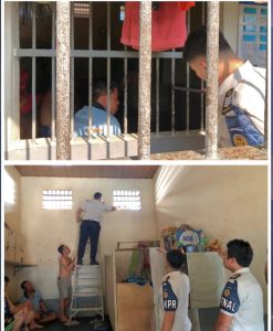 Petugas Rumah Tahanan Negara Kelas IIB Pangkalan Brandan mengecek seluruh teralis kamar hunian.