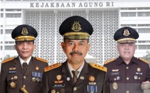 Foto : Tiga mantan pejabat Kejati Sumut resmi dipercaya mengemban amanah pada posisi strategis Eselon I Kejaksaan RI setelah diterbitkannya Keputusan Presiden (Keppres) terbaru terkait pengangkatan pejabat tinggi Adhyaksa. 1. Prof. Dr. Asep Nana Mulyana (Wakil Jaksa Agung), 2. Dr. Leonard Eben Ezer Simanjuntak, SH, MH — Menjabat sebagai Jaksa Agung Muda Tindak Pidana Umum (Jampidum). 3. Dr. Harli Siregar, SH, M.Hum — Menjabat sebagai Kepala Badan Pendidikan dan Pelatihan (Kabadiklat) Kejaksaan RI. Rabu (22/7). (BM-red)