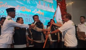 Foto : Ketua Forum Wartawan Kejaksaan (Forwaka) Sumatera Utara, Irfandi resmi melantik Ketua Pengurus Forwaka Belawan, Budi Yanto, SH beserta Pengurus, Kamis (30/7). (BM-red).