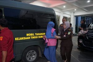 Foto : Tim Tangkap Buron (Tabur) Intelijen Kejaksaan Tinggi Sumatera Utara (Kejati Sumut) membekuk Farah di sebuah apartemen di kawasan Cinere, Jakarta Selatan, Selasa (28/7/2026) sore. (BM-red).