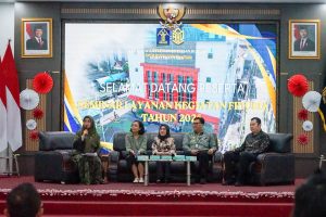 Moderator dari Universitas Sumatera Utara (USU) menghadirkan narasumber terkemuka, Direktorat Jenderal Administrasi Hukum Umum (Ditjen AHU), Otoritas Jasa Keuangan (OJK) Provinsi Sumatera Utara, Asosiasi Perusahaan Pembiayaan Indonesia (APPI), serta Pengurus Daerah Ikatan Notaris Indonesia (Pengda INI) Kota Medan.