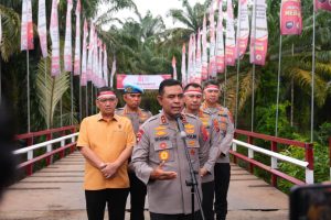 Kapolda Sumatera Utara bersama jajaran meresmikan Jembatan Merah Putih Presisi di Kecamatan Kutalimbaru, Kabupaten Deli Serdang.
