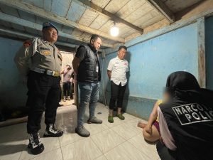 Satresnarkoba Polrestabes Medan, menggerebek sebuah rumah jadi sarang narkoba.