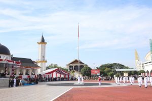 Kapolda Sumatera Utara Irjen Pol. Whisnu Hermawan Februanto, S.I.K., M.H., menghadiri Upacara Peringatan Hari Ulang Tahun (HUT) ke-81 Kemerdekaan Republik Indonesia.