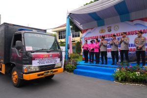 Kapolda Sumut memimpin keberangkatan bantuan kemanusiaan yang terdampak bencana gempa bumi di wilayah Nusa Tenggara Timur (NTT).