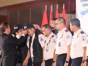 Menteri Imigrasi dan Pemasyarakatan RI, Agus Andrianto, mengukuhkan 53 Petugas Imigrasi Pembina Desa (PIMPASA) yang tersebar di 11 Unit Pelaksana Teknis (UPT) Keimigrasian di Sumatera Utara.