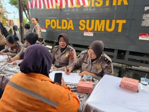 Polisi Wanita (Polwan) Polda Sumatera Utara menggelar bakti kesehatan.