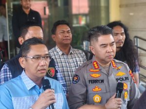 Direktur Reserse Kriminal Umum Polda Sumut Kombes Pol Cornelius Mangarahon Simanjuntak saat memberikan keterangan pers.